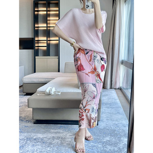 Set Camicia e Gonna per <span class=keywords><strong>Donna</strong></span> con Maniche a <span class=keywords><strong>Tre</strong></span> Quarti Plissettate, Vita Alta, Casual, Ampio, Snellente, Ringiovanente, con Stampa Caratteristica per Uso Quotidiano - Product Image 4