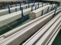 Poutre carrée en PRF pultrudée sur mesure, tube creux en fibre de verre anticorrosion pour support de grille en PRF et structure.