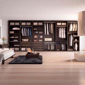 Système de dressing mural moderne sur mesure BALOM, en bois, avec armoires - Product Image 4