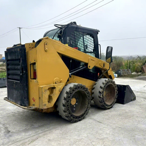 Chargeuse compacte sur pneus d'occasion CAT 236D, 55 kW, godet de 0,5 m³, pour la construction, l'aménagement paysager et la manutention de matériaux - Product Image 1