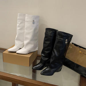 Botas de tacón alto de plataforma para mujer, estilo europeo y americano, otoño-invierno 2026, talla grande, con punta, de cuero pintado, con hebilla, a la moda. - Product Image 6