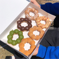 Boîte à dessert pliable de luxe blanche personnalisée Boîte d'emballage pour pâtisserie Mochi Donut Cookie Boîtes à emporter écologiques de qualité alimentaire
