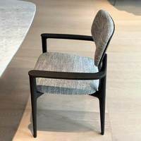 Chaise d'appoint sculptée avec dossier en tissage bouclé et structure en bois de charbon de bois, en vente au Food Hall et Tea House