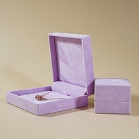 Logo personnalisé Petite boîte à bijoux Boîte à bijoux en plastique pour colliers Boîte à bagues en velours pour mariage