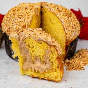 Panettone artisanal fourré aux noisettes 1,1 kg Gâteau de Noël - Product Image 1