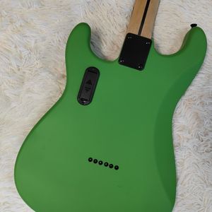 Guitare verte avec micros actifs, mécaniques de réglage verrouillables, excellent rapport qualité-prix, qualité professionnelle - Product Image 4