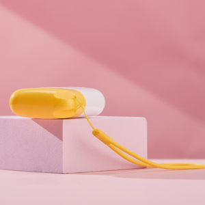 Bouteille en plastique souple personnalisée PP 30ml 50ml de forme spéciale, colorée, pour crème <span class=keywords><strong>solaire</strong></span> et crème pour les mains, avec bouchon torsadé et sangle de poignet - Product Image 3