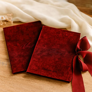 Livre <span class=keywords><strong>de</strong></span> Vœux <span class=keywords><strong>de</strong></span> Mariage en Velours Haut <span class=keywords><strong>de</strong></span> Gamme – Cadeau <span class=keywords><strong>de</strong></span> Luxe pour <span class=keywords><strong>les</strong></span> Mariés – Livrets <span class=keywords><strong>de</strong></span> Vœux Personnalisés pour Lui et Elle avec Détails du Mariage - Product Image 1