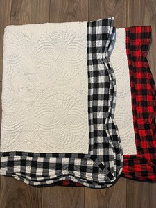 Edredón de Bebé Personalizado con Monograma, de Algodón, Diseño a Cuadros Rojos y Negros, Ropa de Cama para Bebés, Obsequio para Guardería, 36x46 Pulgadas, Ecológico - Product Image 2