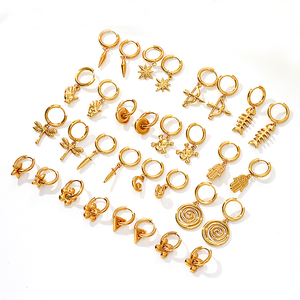 Pendientes de Aro Dorados con Diseño de Ramo |   Acero Inoxidable con Baño de Oro PVD de 18K |   Varios Diseños Modernos para Mujer, Impermeables e Hipoalergénicos - Product Image 1