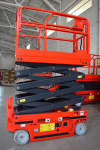 รถยกกรรไกรไฟฟ้าไฮดรอลิกแบบขับเคลื่อนด้วยตัวเอง ทนทาน ใช้งานง่าย 8 เมตร รับน้ำหนักได้ 230 กก. เหมาะสำหรับซูเปอร์มาร์เก็ตและการตกแต่งสำนักงาน - Product Image 4