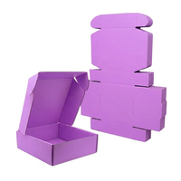 Individuelles Markenlogo Recycelbare Wellpappe-Kleidungsbox für Pelzkleidung und Socken Faltbare Hartbox mit Schaumstoffeinlage Magnetverschluss Rosa Prägung UV