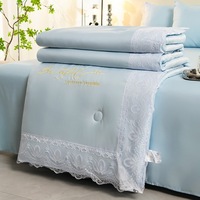 Ensemble de couette brodée de plumes de couverture aérée d'été de luxe léger en soie de glace lavée populaire 4 pièces
