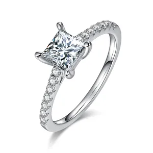 La migliore qualità di vendita Eternity Moissanite Princess Crown Cut Ring anello in argento Sterling 925 Moissanite per regalo gioielli donna