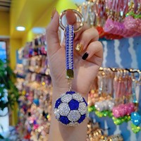 Porte-clés de football en gros pour homme, pendentif de couple, accessoire de sac, cadeau