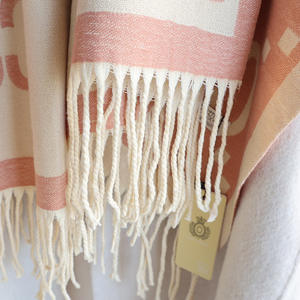 ヨーロッパ系アメリカ人の文字C女性の秋冬スカーフジョーカー厚手タッセルショールファッション暖かいスカーフ卸売 - Product Image 3