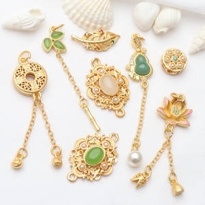 HD0324 จี้เหรียญดอกบัวประดับมุกและพู่ทองสไตล์<span class=keywords><strong>จีน</strong></span><span class=keywords><strong>โบราณ</strong></span> พร้อมจี้ไม้ไผ่ สำหรับทำสร้อยข้อมือ สร้อยคอ หรือเครื่องประดับ - Product Image 3