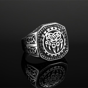 แหวนสแตนเลสสตีลลายอุ้งเท้าหมีสไตล์ยุโรปอเมริกันสำหรับผู้ชาย ดีไซน์เรขาคณิตรูปสัตว์ ฮิปฮอป ของขวัญเครื่องประดับ - Product Image 1