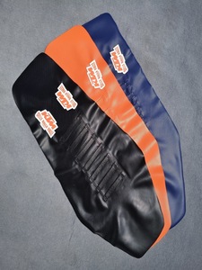 ผ้าคลุมเบาะกันลื่นแบบเม็ดละเอียด สำหรับรถมอเตอร์ไซค์วิบาก Hengjian KTM Kove <span class=keywords><strong>AJ1</strong></span> รุ่นปี 20-24 สำหรับการปรับแต่ง - Product Image 1