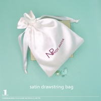 Sac à cordon en satin de soie doux avec logo imprimé personnalisé pour l'emballage de mèches de cheveux et d'extensions capillaires