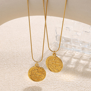 Collar con colgante de estrella redonda de acero inoxidable, chapado en oro de 18 quilates, joyería sencilla y moderna para mujer - Product Image 1