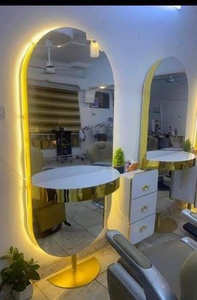 Mueble Espejo Dorado para Colgar en la Pared, Estación de Espejo con Cajones de Madera para Peluquería, Muebles para Salón de Belleza - Product Image 3