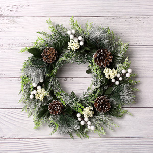 2025 New Christmas Wreath Rote Beeren Tannenzapfen Dekorationen Tür Hängende Rebe Kreis veranstaltungs ort Dekoration Prop Kranz - Product Image 4