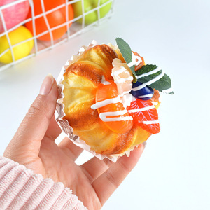 Aimants de réfrigérateur en PU en forme de cupcakes aux fruits simulés, modèles de pain simulés, décorations de cuisine pour la pâtisserie. - Product Image 3