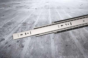 Cajón deslizante de acero inoxidable 316 de montaje lateral con palanca desmontable para uso en laboratorio y almacenamiento al aire libre - Product Image 5