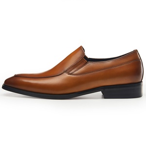 Chaussures habillées en cuir de vachette brillant, légères, respirantes, haute luminosité, texture luxueuse, confortables à enfiler, pour l'automne, avec logo personnalisé - Product Image 3