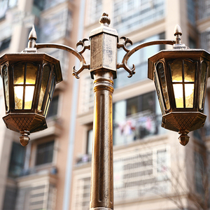 Lámpara de Jardín de Doble Cabezal para Exteriores, Poste de Hierro con LED, Pantalla de Vidrio, 2700K Blanco Cálido, IP66, Alimentación CA 220V, Sensor de Movimiento, 10 Años de Garantía - Product Image 4
