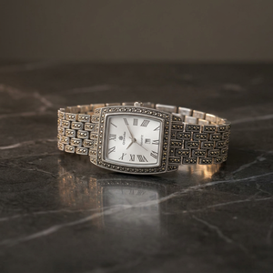 Montre Fitness Tracker d'infirmière à moniteur de fréquence cardiaque à quartz pour femme avec un design unique - Product Image 4