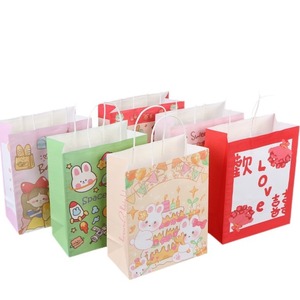 Sacs en carton mat gaufré personnalisés avec poignée pour emballage cadeau cosmétique et impression de logo - Product Image 1