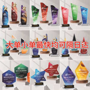 Trophée en cristal personnalisé Xinuo Crystal Crafts avec gravure de motifs géométriques pour récompenses d'employés et réunions annuelles - Product Image 1