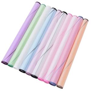 Papier d'emballage classique multicolore en option, papier d'emballage pour fleuriste avec impression de lignes d'amour - Product Image 1