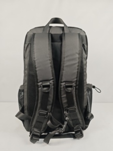 Mochila Negra de Gran Capacidad para Pickleball con Correas Exteriores para Raquetas y Pelotas, Organizador Interior Multicompartimento - Product Image 4