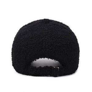 Casquette de baseball fourrée tendance pour femme, personnalisable avec logo brodé, en peluche chaude et confortable pour l'hiver – Vente en gros - Product Image 3