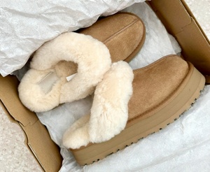 Nouvelles bottes de neige chaudes et luxueuses à semelle épaisse, style tendance, avec semelle souple, chaussures en laine pour l'hiver et le printemps - Product Image 4