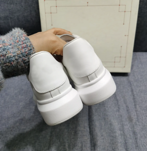 <span class=keywords><strong>Sneakers</strong></span> da <span class=keywords><strong>Uomo</strong></span> di Lusso di <span class=keywords><strong>Alta</strong></span> Gamma con <span class=keywords><strong>Suola</strong></span> Spessa, Leggere e di Supporto, Scarpe Sportive da Camminata con Punta Affusolata e Chiusura con Lacci - Product Image 4