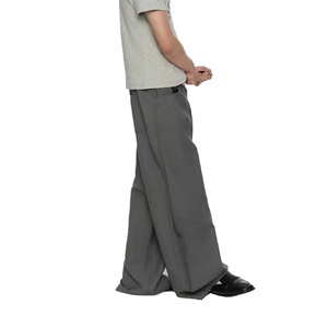 กางเกงขายส่งแฟชั่นลำลองทรงโอเวอร์ไซส์สำหรับผู้ชาย ทรงหลวม ตะเข็บข้างแบบจีบ ดีไซน์แบบมีบานพับ กางเกงจีบผู้ชาย - Product Image 5