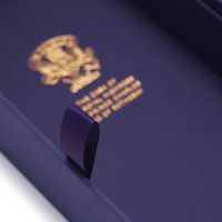 Caja de regalo de licor de cartón de arte duradero para cartón mate rígido rojo champán con esponja para vino Vodka Fine Spirits