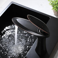 Robinet de lavabo moderne de haute qualité à installation monotrou en laiton massif, design cascade, résistant à la rouille, mitigeur eau chaude et froide