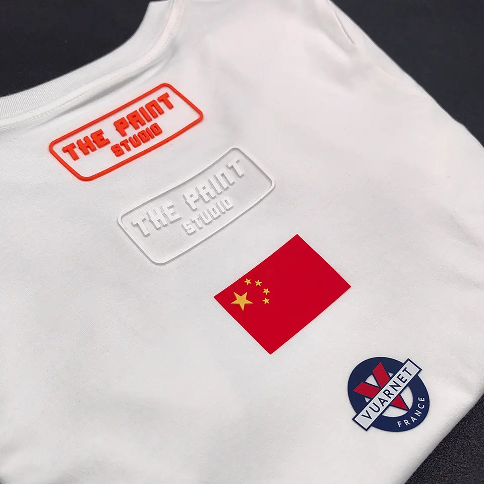 Tùy chỉnh 3D màu TPU Logo đúc nhiệt chuyển Silicone dập nóng nhãn cho chuyển in ấn T-Shirt