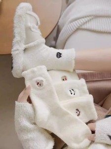 Tùy Chỉnh Thêu Biểu Tượng Động Vật Thiết Kế Mùa Đông Trong Nhà Ấm San Hô Lông Cừu Ấm Cúng Mờ Sang Trọng Nhà Ngủ Dép Vớ - Product Image 5