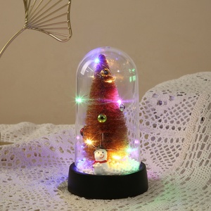TC Wholesale Led Lights <span class=keywords><strong>Santa</strong></span> Elk Bonhomme de neige Poupées Cadeaux de Noël Décorations Fournitures PVC Arbre de Noël dans un dôme en verre - Product Image 6