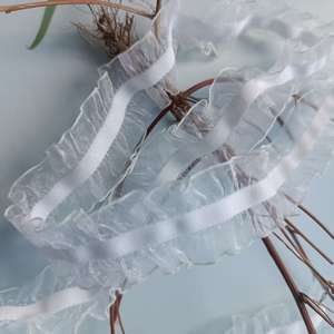 أقمشة أورجانزا عالية الجودة مع كشكشة مزدوجة الجانب من التول الأبيض وحواف دانتيل مخملية ملونة، حواف دانتيل بلون واحد. - Product Image 2