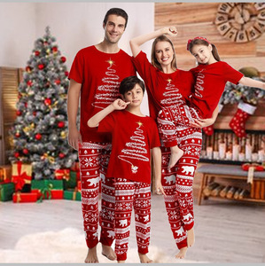Nuevo Conjunto Familiar Navideño de Pijamas Estampados de Manga Corta y Cuello Redondo, Ropa Casual para el Hogar, Diseño Original (ODM), Atuendo Navideño para Padres e Hijos - Product Image 1