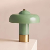 Lampe de table de style postmoderne, modèle design pour salle d'étude, éclairage décoratif haut de gamme, lampe champignon créative pour chambre à coucher et chevet