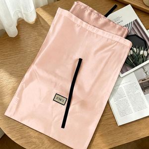 Sac de protection en satin blanc personnalisé avec logo, écologique, durable, pour emballage cadeau, sac à poussière recyclable, taille personnalisée, pour perruques et accessoires de sacs à main - Product Image 3