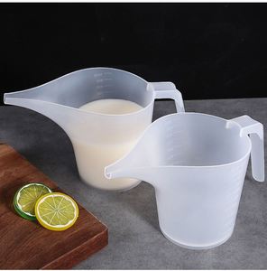 Verre doseur transparent 1L en PP de qualité alimentaire avec long bec verseur pour la pâtisserie, le laboratoire et le versement de pâte à gâteau - Product Image 2